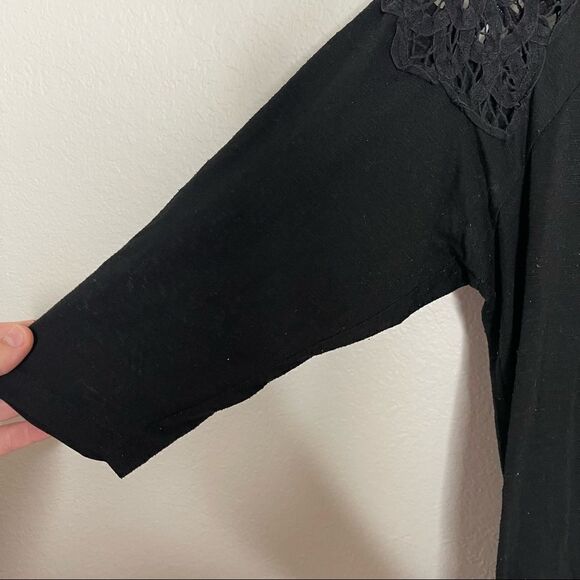 Torrid Black 3/4 Sleeve Lace Shoulder Blouse Size 1X - Picture 3 of 6